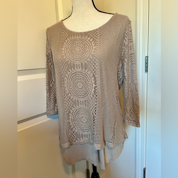 Beige boho crochet pattern layered blouse - Picture 1 of 5